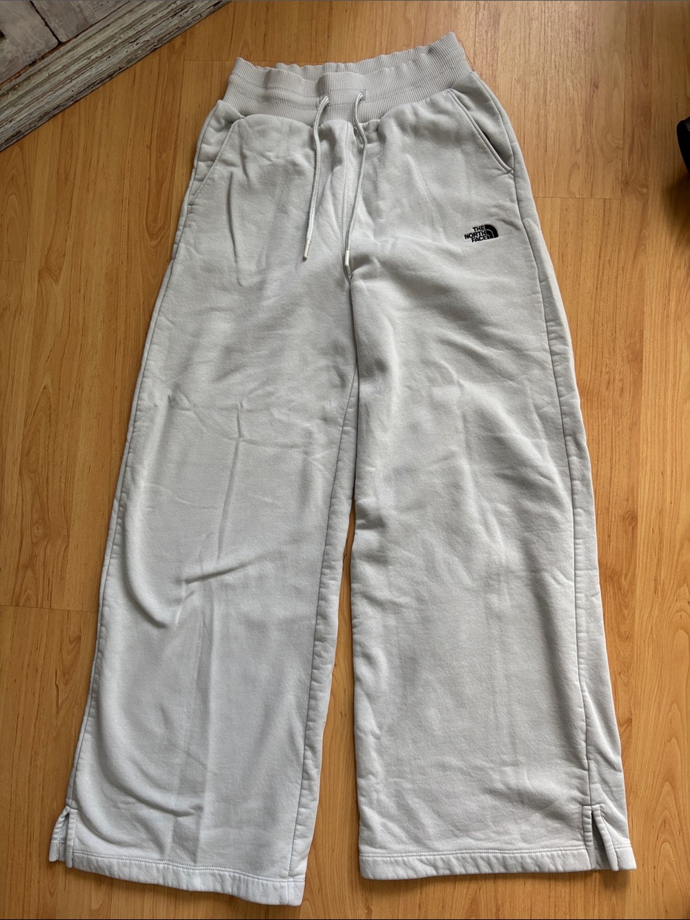 The North Face Men's Light Gray Wide-Leg Sweatpants